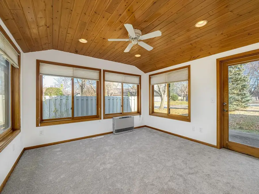 984 Yuma Lane N, Plymouth, MN 55447 - Image #3