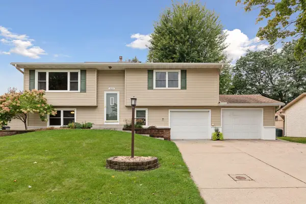 2074 Carnelian Lane, Eagan, MN 55122