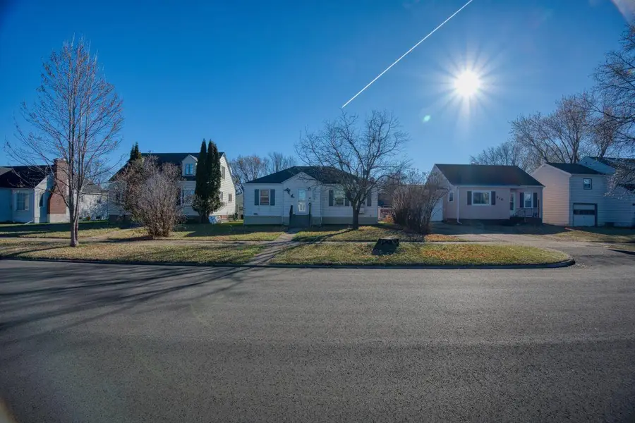 914 Michigan Street, Hibbing, MN 55746 - Image #2