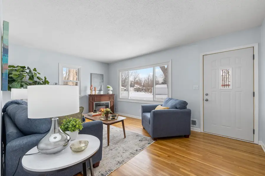 5607 Fairview Avenue N, Shoreview, MN 55126 - Image #3