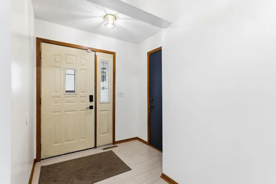 1860 Hilo Court N, Oakdale, MN 55128 - Image #3