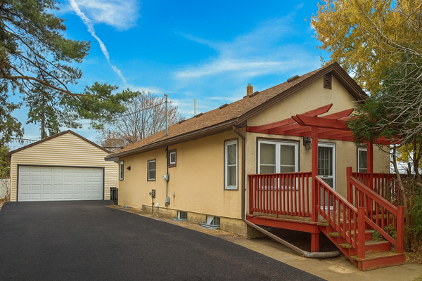 1139 County Road B W, Roseville, MN 55113