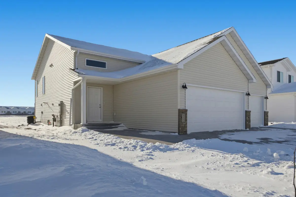 6242 87th Avenue S, Horace, ND 58047 - Image #1
