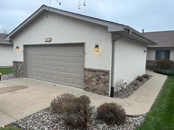 2294 Pinewood Drive, Shakopee, MN 55379