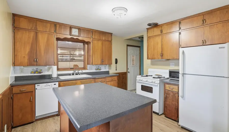 302 Minnesota Avenue E, Minnesota Lake, MN 56068 - Image #2