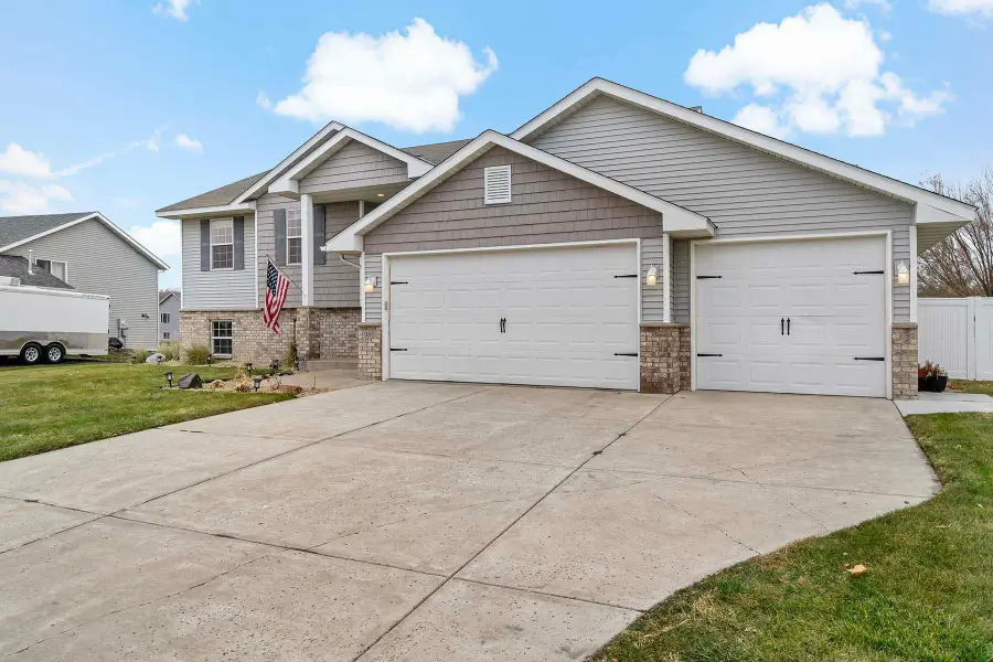 981 Farmers Ridge Trail, Belle Plaine, MN 56011 - Image #2