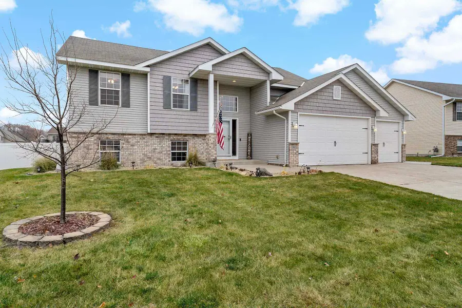 981 Farmers Ridge Trail, Belle Plaine, MN 56011 - Image #3