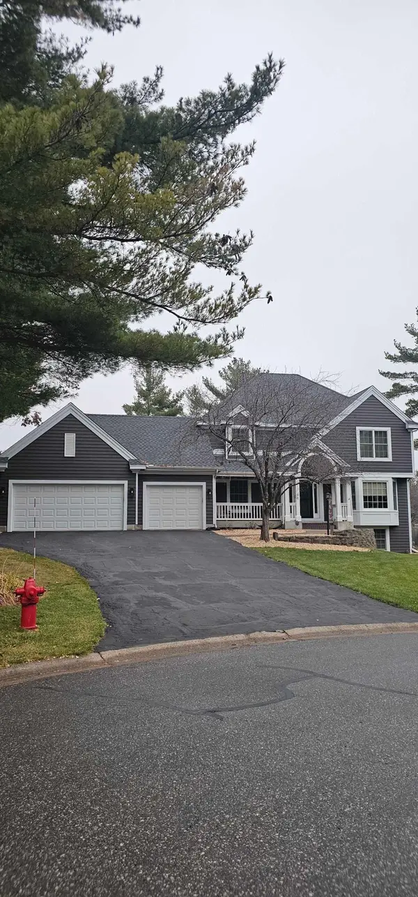 1746 Interlachen Bay, Woodbury, MN 55125