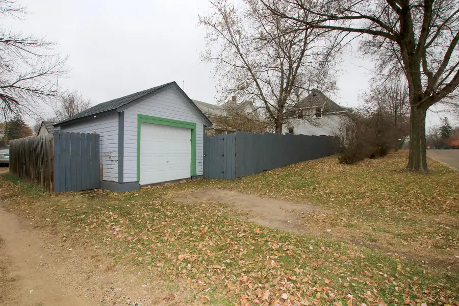 528 S Holcombe Avenue, Litchfield, MN 55355 - Image #2