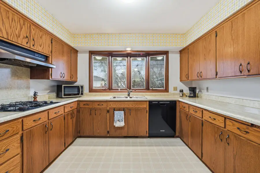 601 E 103rd Street, Bloomington, MN 55420 - Image #2