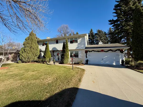 2602 Rivershore Drive, Moorhead, MN 56560