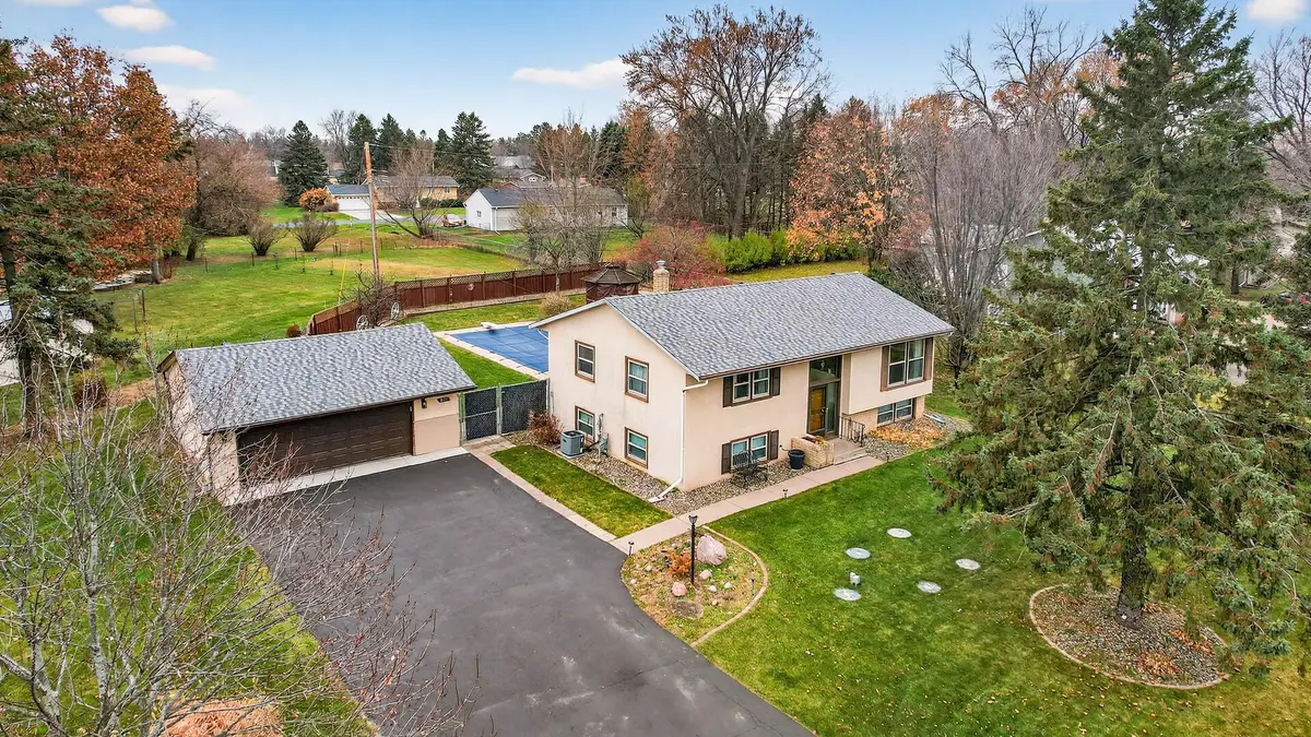 8657 Ironwood Trail N, Lake Elmo, MN 55042 - #1