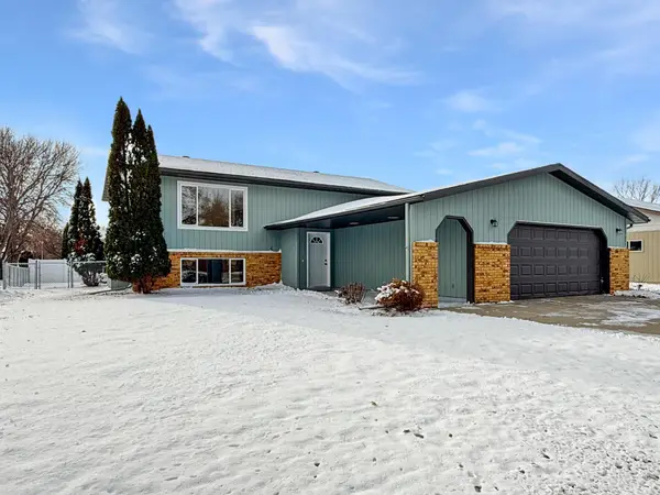 1620 36 1/2 Avenue S, Fargo, ND 58104