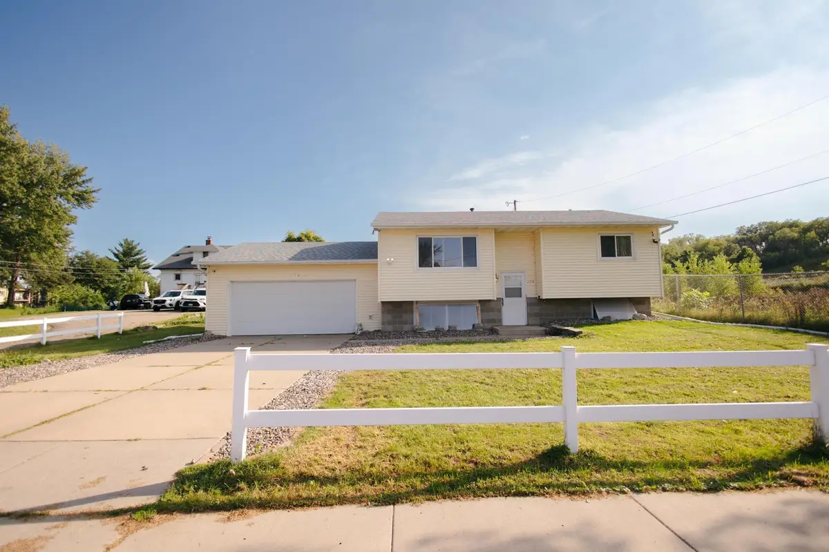 254 Idaho Avenue W, Saint Paul, MN 55117 - Image #1