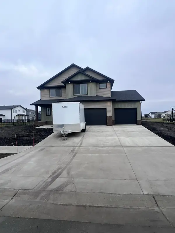 7903 Firefly Lane, Horace, ND 58047