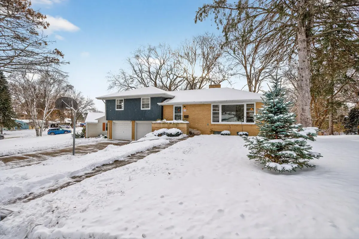 2233 Gilbert Lane, South Saint Paul, MN 55075 - Image #1