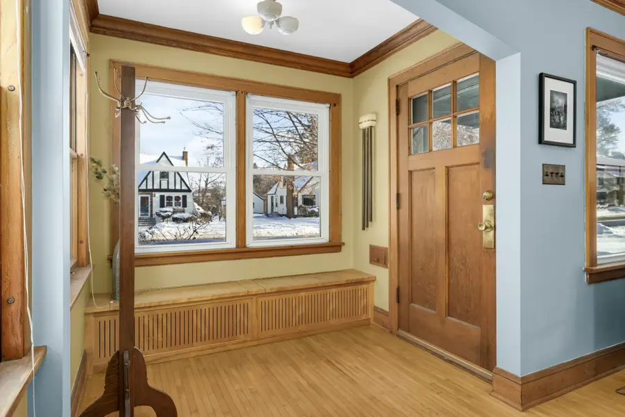 1053 Smith Avenue S, West Saint Paul, MN 55118 - Image #2