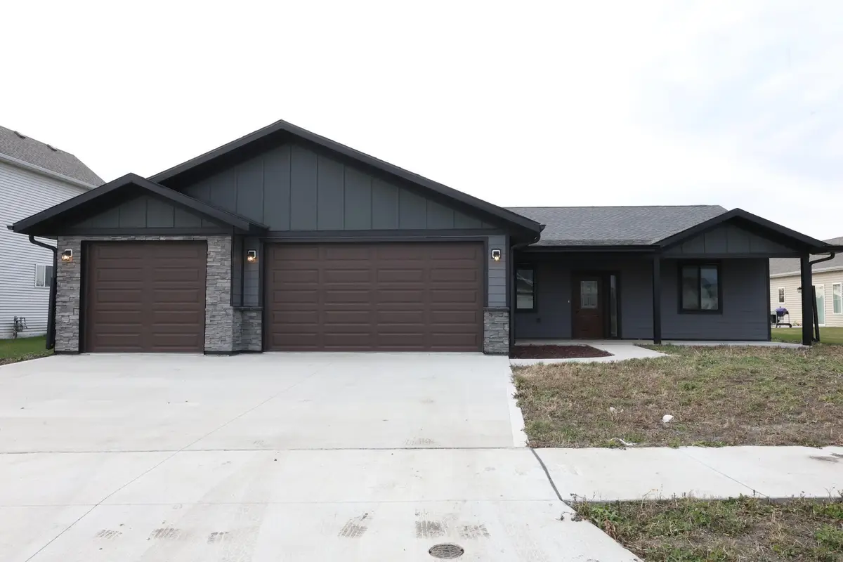 4712 Hampton Loop S, Moorhead, MN 56560 - Image #1