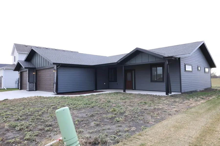 4712 Hampton Loop S, Moorhead, MN 56560 - Image #2