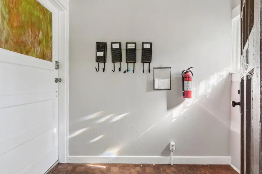 1083 Chatsworth Street N, Saint Paul, MN 55103 - Image #2