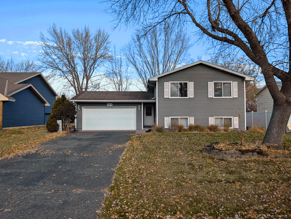 7614 109th Place N, Champlin, MN 55316