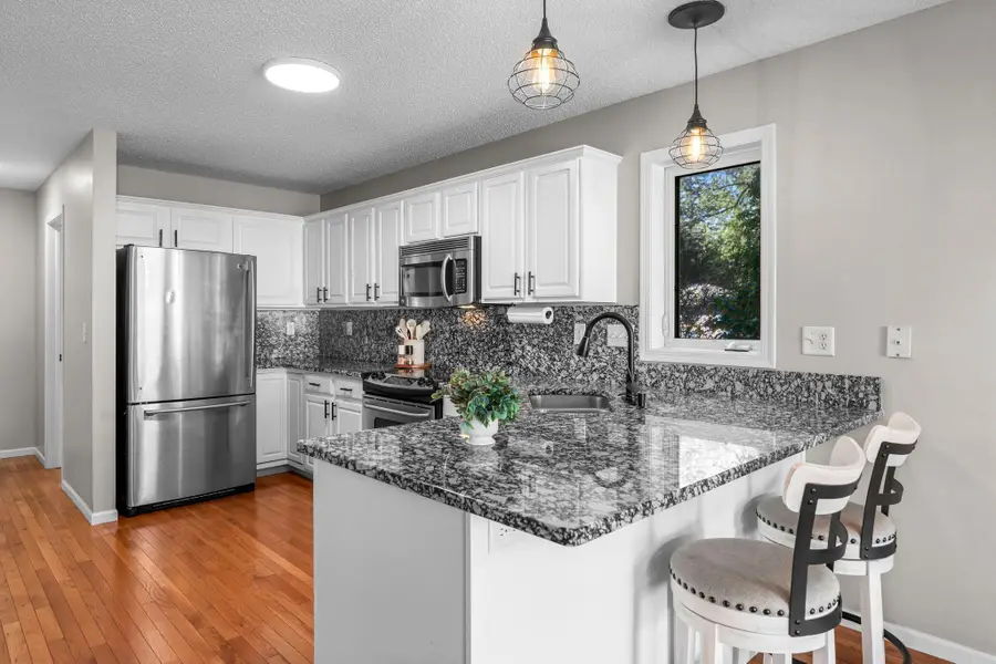 291 Appleblossom Lane E, Shakopee, MN 55379 - Image #3