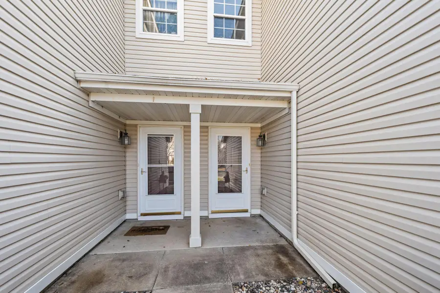 668 Cobblestone Way, Shakopee, MN 55379 - Image #2