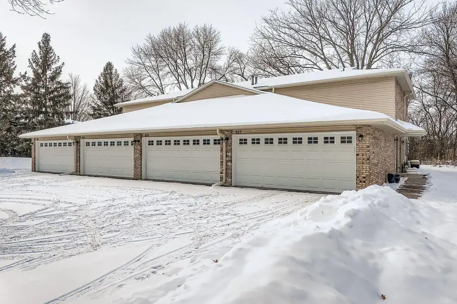 927 Pond View Court, Vadnais Heights, MN 55127 - Image #2