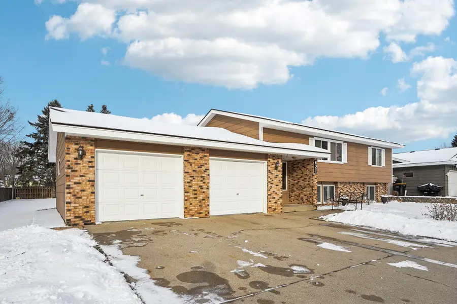 621 Menke Avenue, Shakopee, MN 55379 - Image #2
