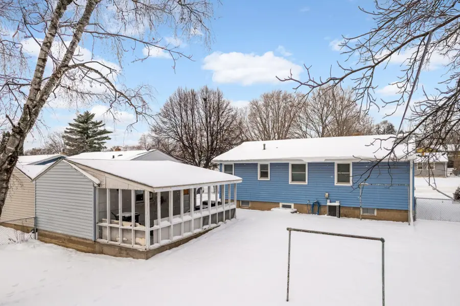 2112 Hawthorne Avenue E, Saint Paul, MN 55119 - Image #2