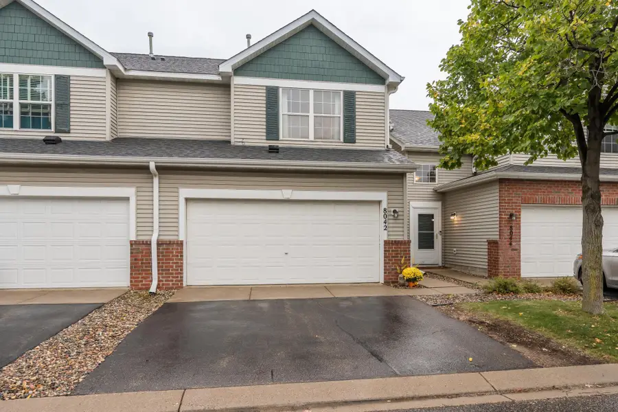 8042 Stratford Circle S, Shakopee, MN 55379 - Image #2