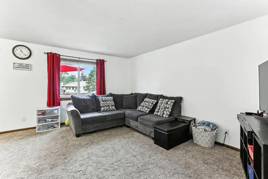 3945 Gershwin Avenue N, Oakdale, MN 55128 - #3