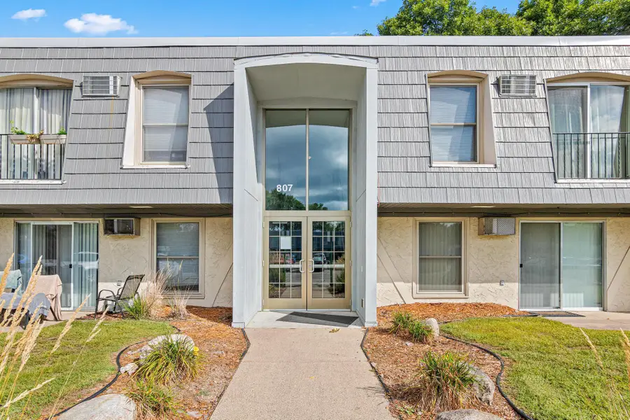 807 11th Avenue S #6, Hopkins, MN 55343 - #3