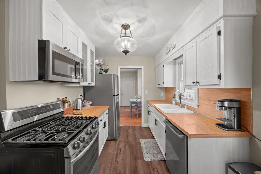 548 Doris Avenue, Shoreview, MN 55126 - Image #2