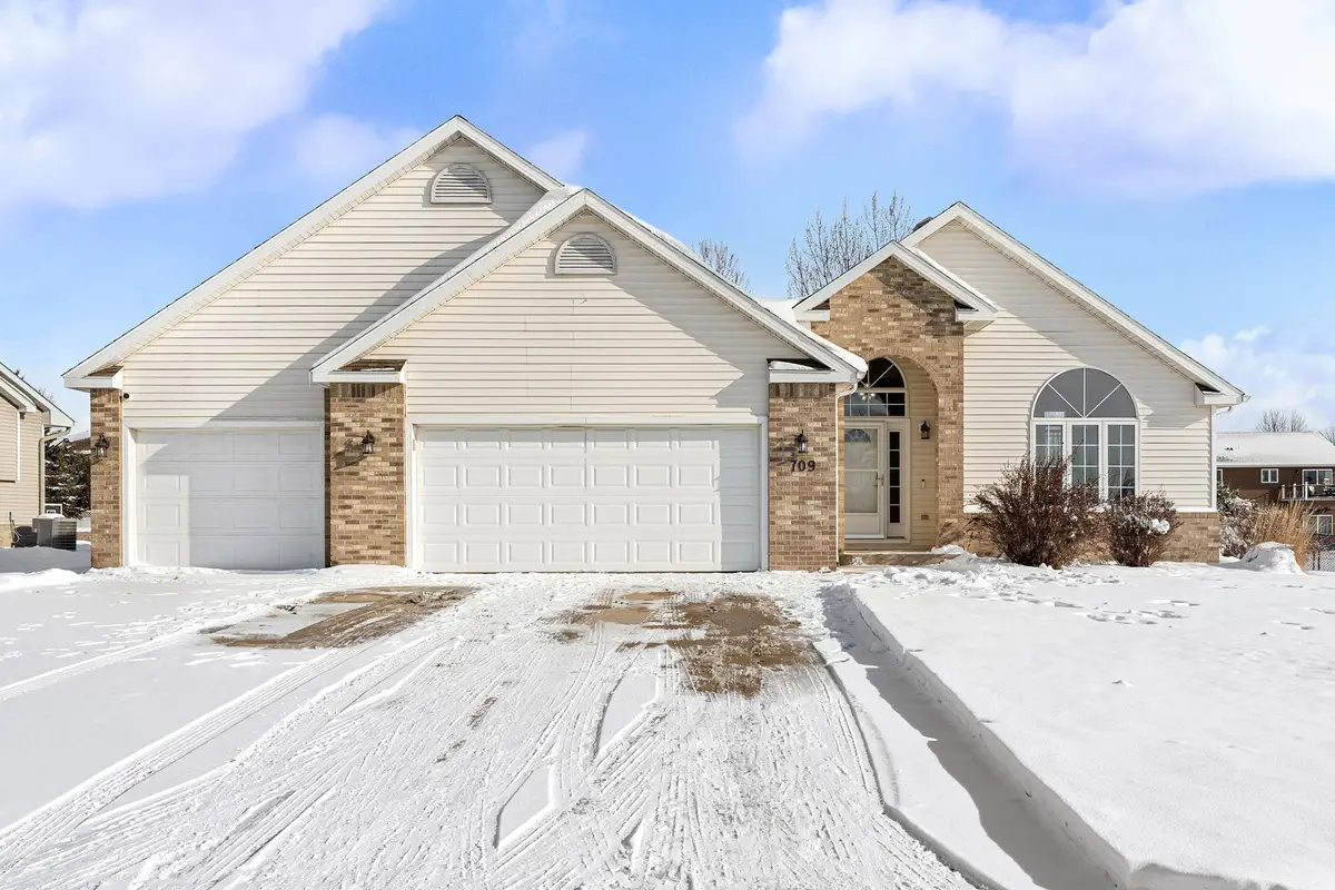 709 Greenhaven Lane Ne, Owatonna, MN 55060 - Image #1