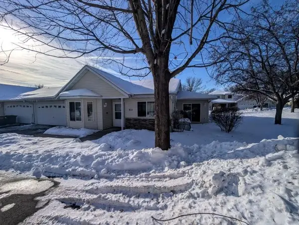 511 Dew Drop Lane, Center City, MN 55012