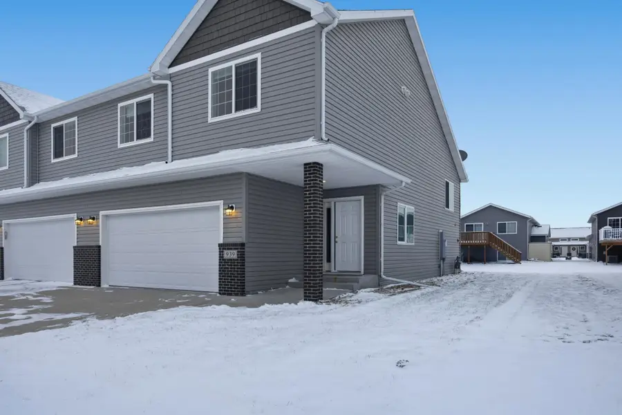 939 Eaglewood Avenue, West Fargo, ND 58078 - Image #2