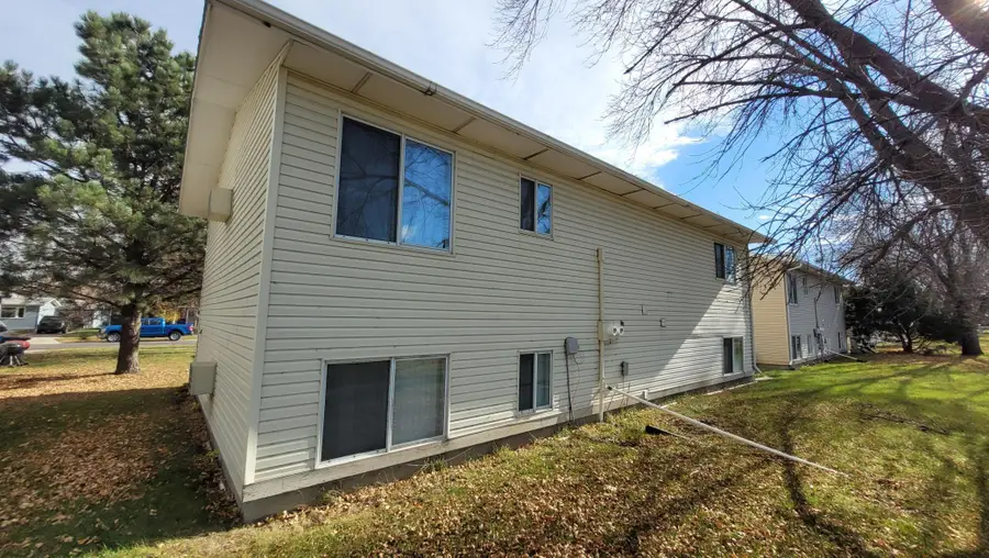 910-912 32nd Street N, Fargo, ND 58102 - #3