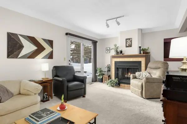 2328 Dorland Court E, Maplewood, MN 55119