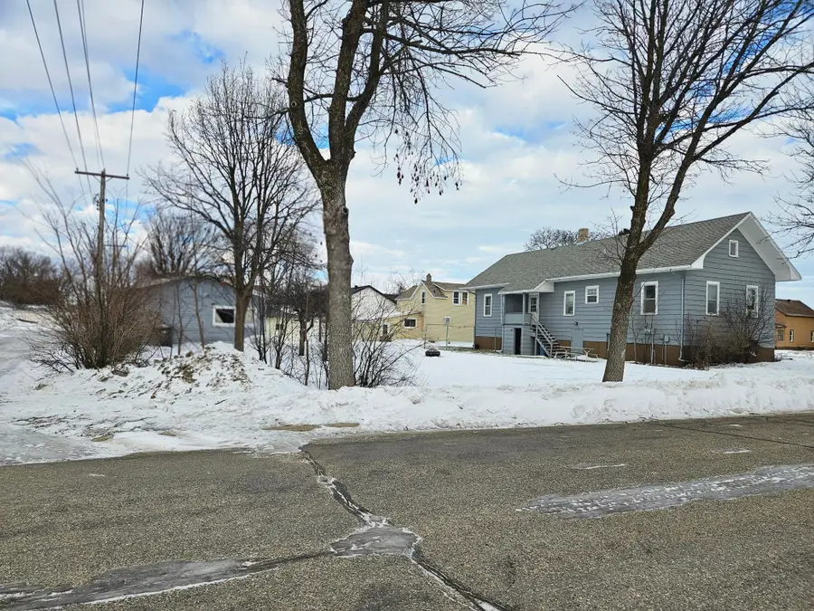 416 Main Avenue S, Hankinson, ND 58041 - Image #2