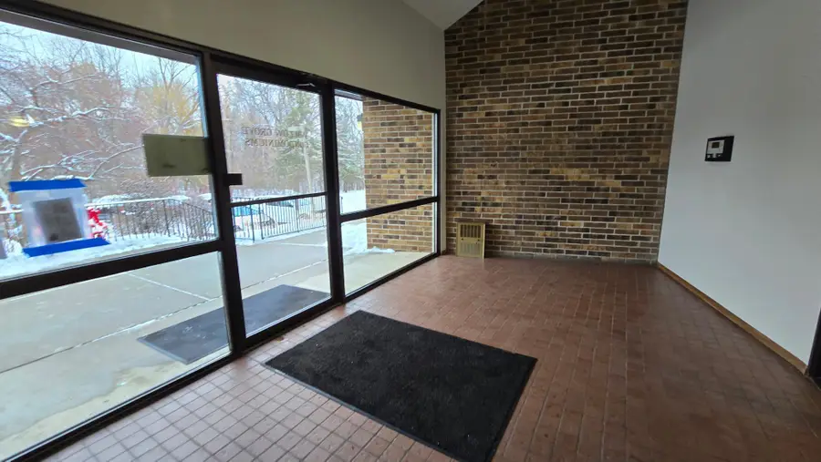 35 Nathan Lane N #114, Plymouth, MN 55441 - Image #2