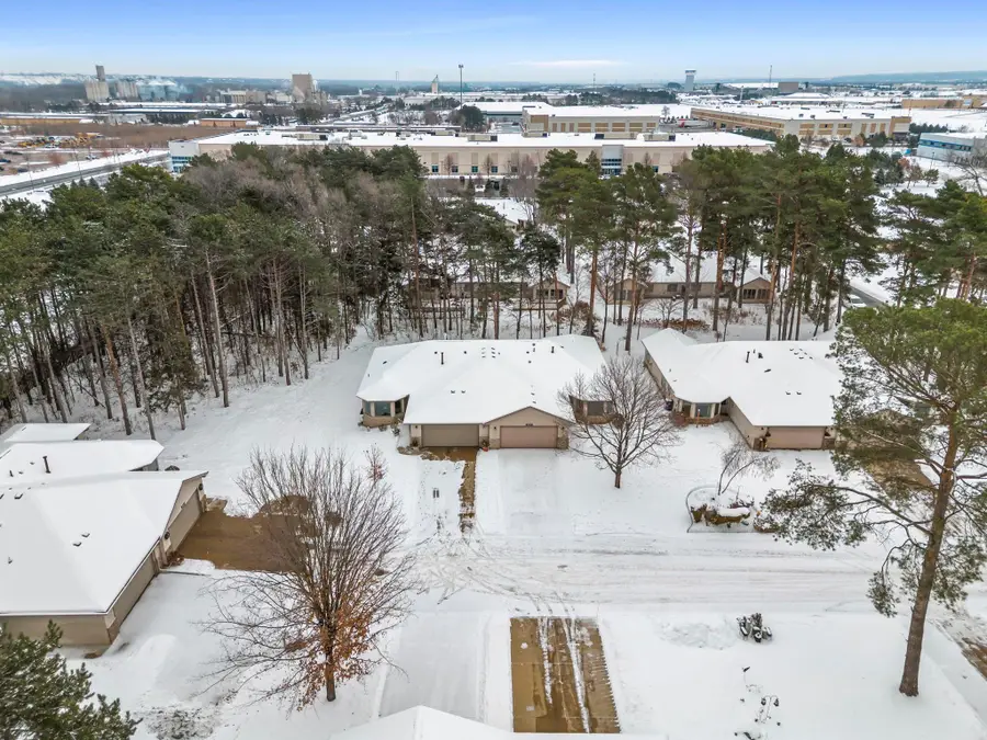 547 Woodside Court, Shakopee, MN 55379 - Image #3