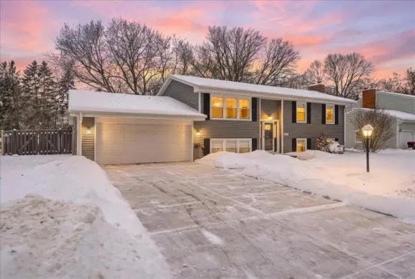 7048 Montrose Road, Woodbury, MN 55125