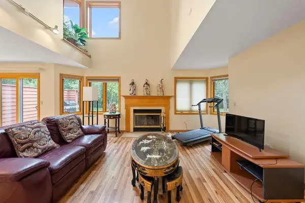 10695 53rd Avenue N, Plymouth, MN 55442