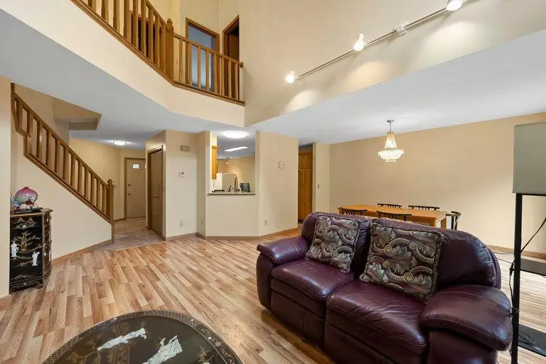 10695 53rd Avenue N, Plymouth, MN 55442 - Image #2