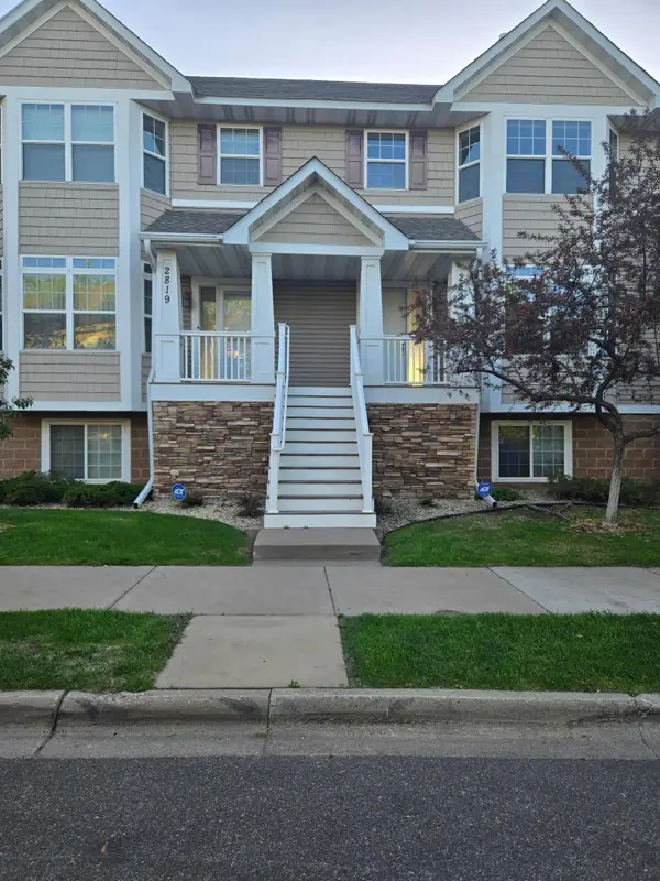 2821 Arona Street, Roseville, MN 55113