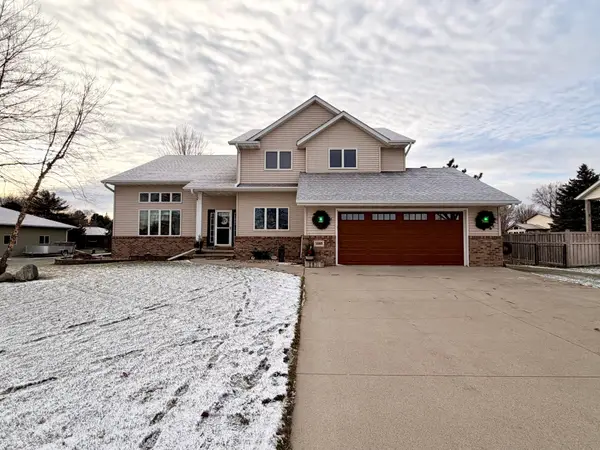 1085 Briarwood Drive, Worthington, MN 56187