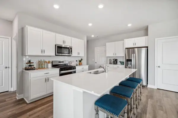 976 Stone Creek Drive, Jordan, MN 55352