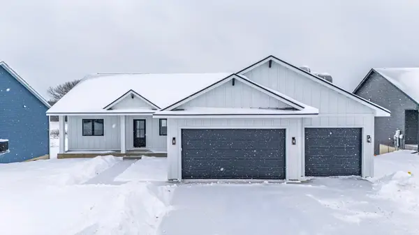 1660 Squirrel Way, New Richmond, WI 54017