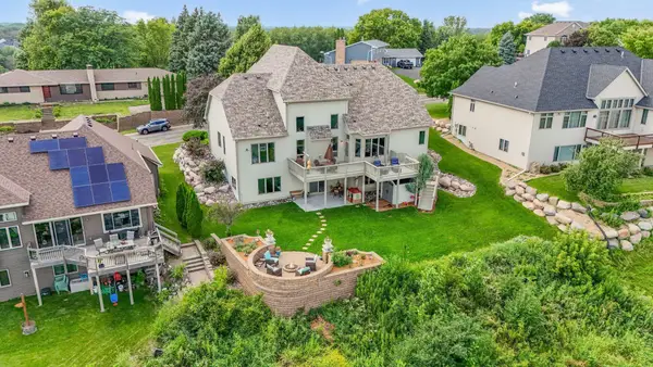 3020 Carey Heights Drive, Maplewood, MN 55109